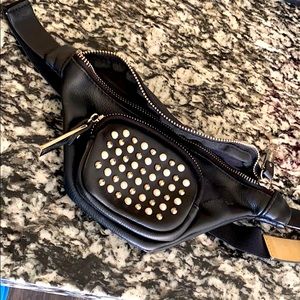 Steve Madden fanny pack back and silver